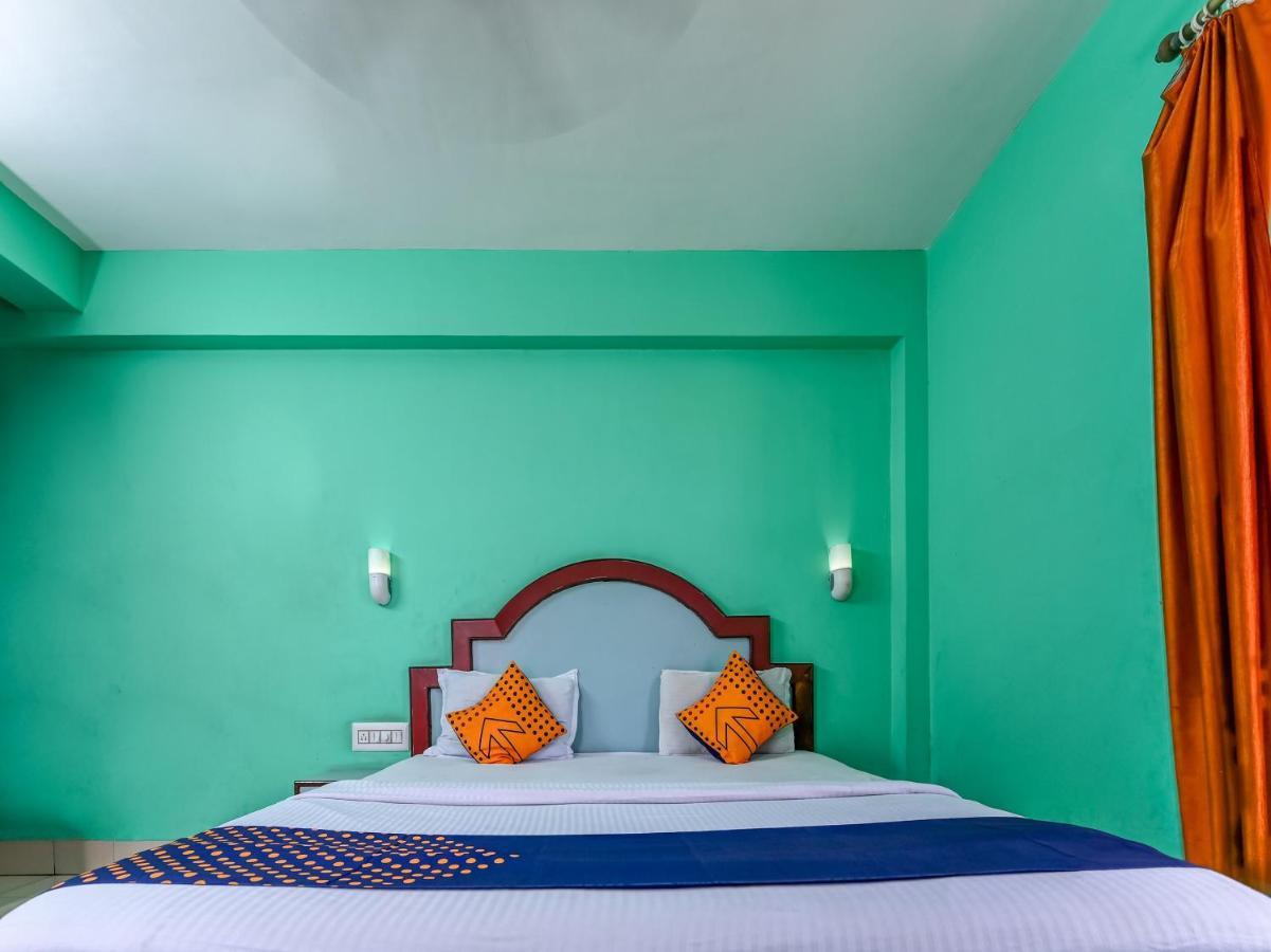 Spot On 81956 Hotel Chandrama And Guest House 3*